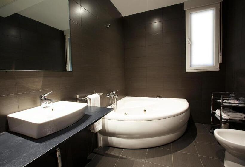 سوئیت با وان آب گرم, Rey Don Sancho