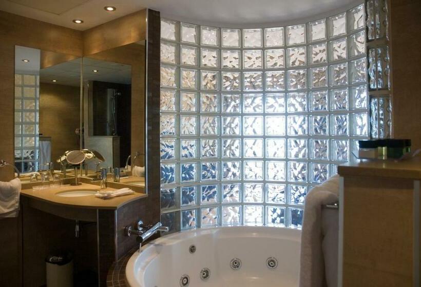 جناح مزود بجاكوزى, Samba