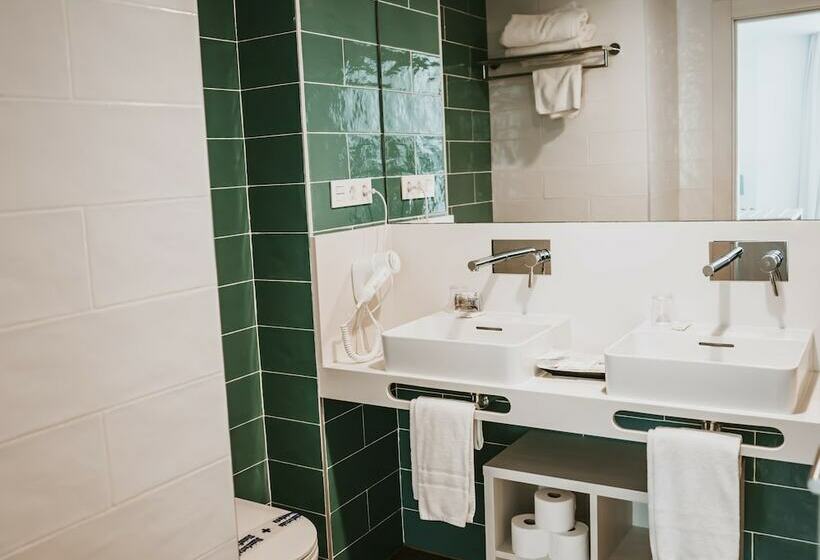 サイドオーシャンビュースタンダードルーム, Benalmadena Beach