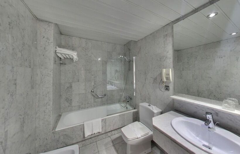 סוויטת ג'וניור, Silken Indautxu