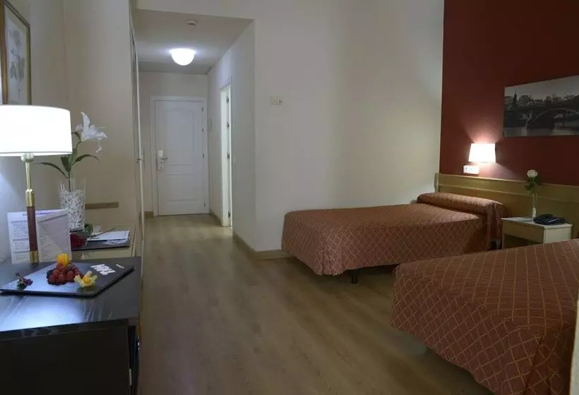 اتاق استاندارد سه نفره, Trh La Motilla