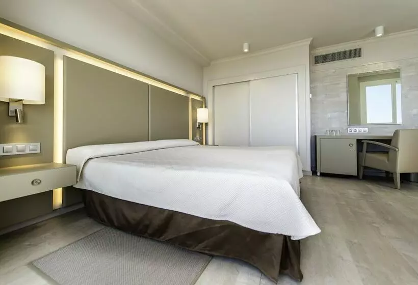 اتاق استاندارد با چشم‌انداز استخر, Spring Hotel Vulcano