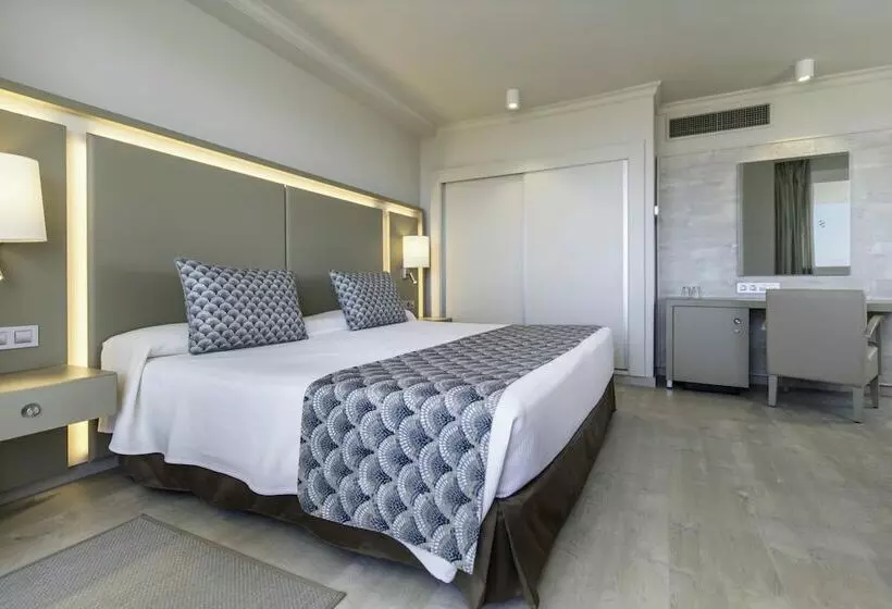 اتاق استاندارد با چشم‌انداز استخر, Spring Hotel Vulcano