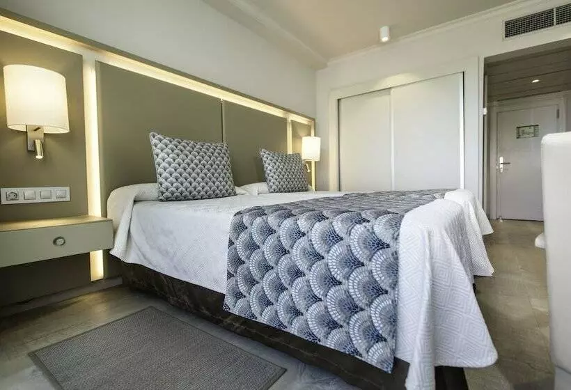 اتاق استاندارد با چشم‌انداز استخر, Spring Hotel Vulcano