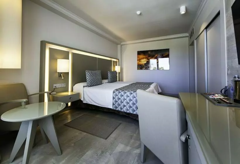 اتاق استاندارد با چشم‌انداز استخر, Spring Hotel Vulcano