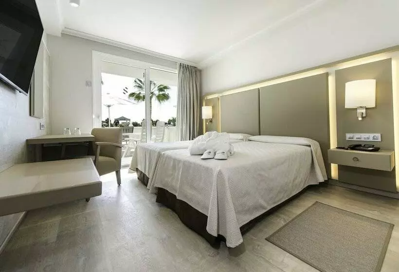 اتاق استاندارد با چشم‌انداز استخر, Spring Hotel Vulcano
