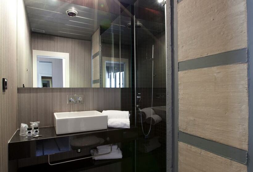 Superior Rum, Cosy Rooms Embajador