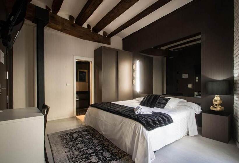 Superior Rum, Cosy Rooms Embajador