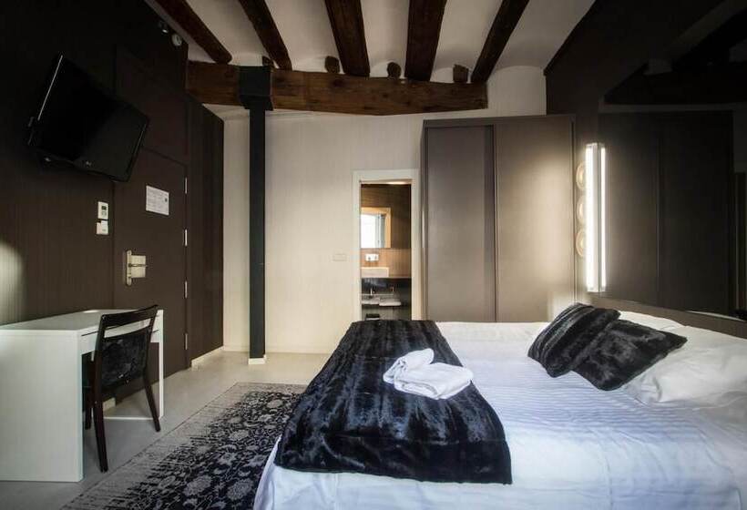 Superior Rum, Cosy Rooms Embajador