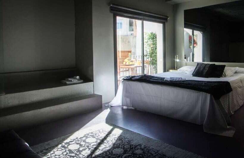 Superior Rum, Cosy Rooms Embajador