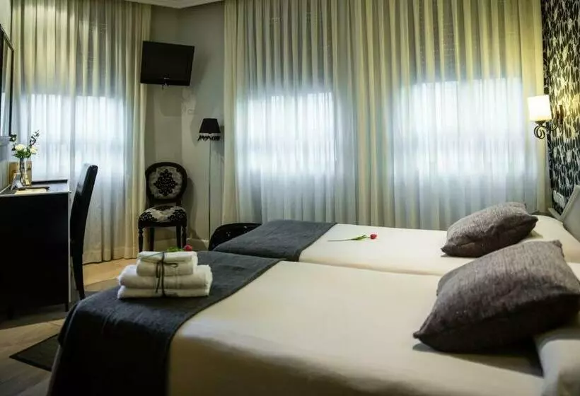 スタンダードルーム, Hostal Paris