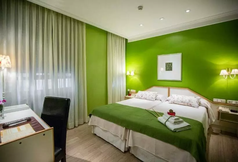 スタンダードルーム, Hostal Paris