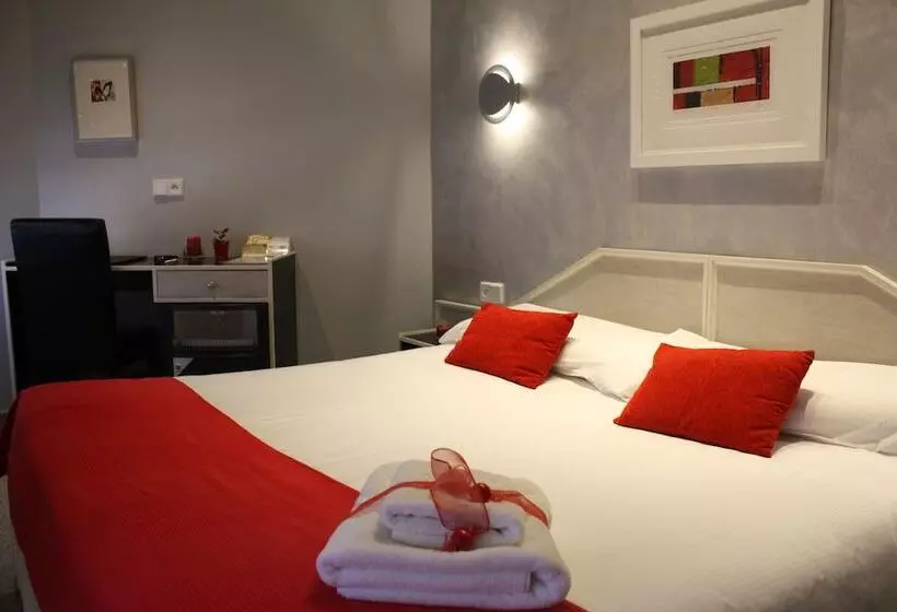 コンフォートルーム, Hostal Paris