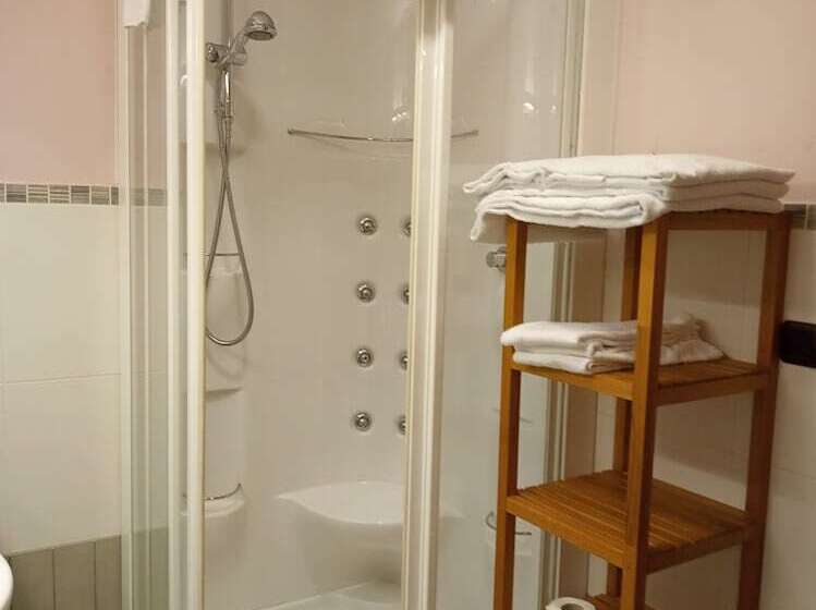 اتاق خانوادگی, Pensión Begoña