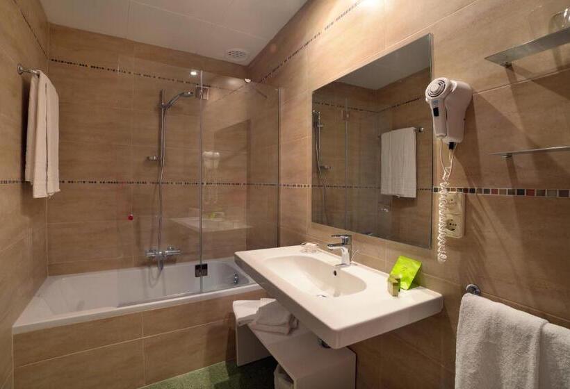 غرفة كلاسيكية ثلاثية, Capri