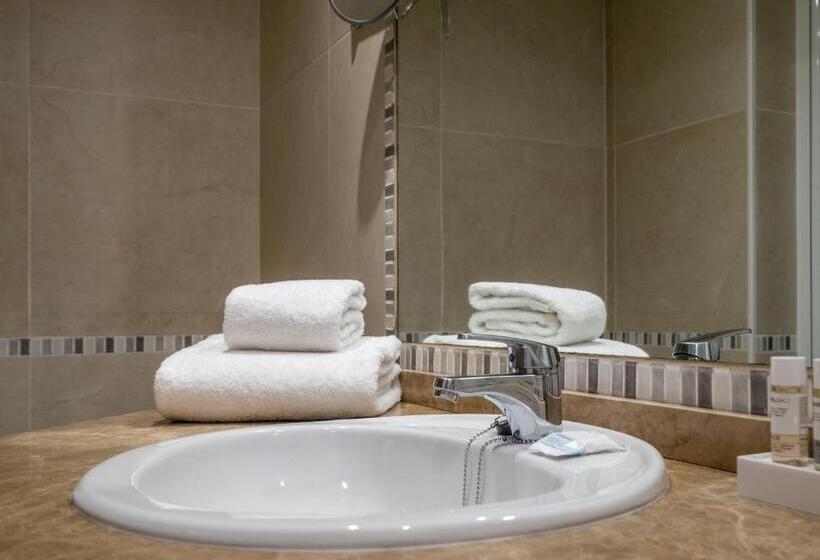 غرفة عائلية مطلّة علي البحر, Eden Roc Hotel & Spa By Brava Hoteles