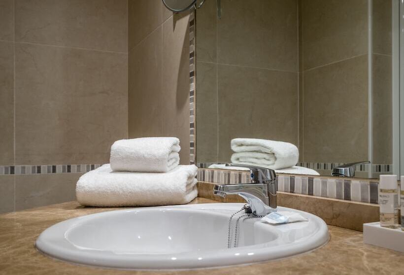 غرفة عائلية مطلّة علي البحر, Eden Roc Hotel & Spa By Brava Hoteles