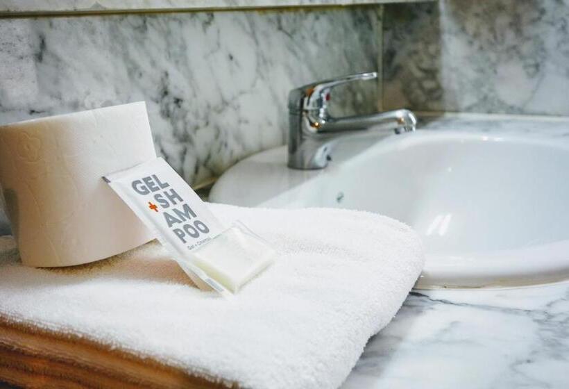 اتاق استاندارد سه نفره, Trípolis Toledo