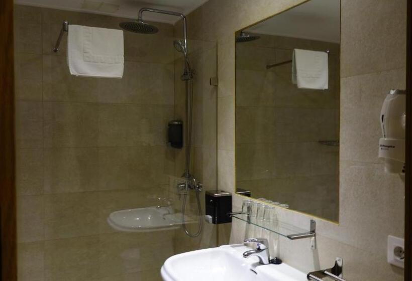 اتاق کلاسیک چهارنفره, Trípolis Toledo