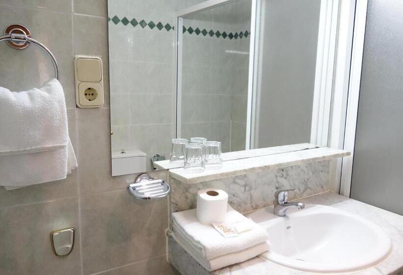 اتاق کلاسیک چهارنفره, Trípolis Toledo