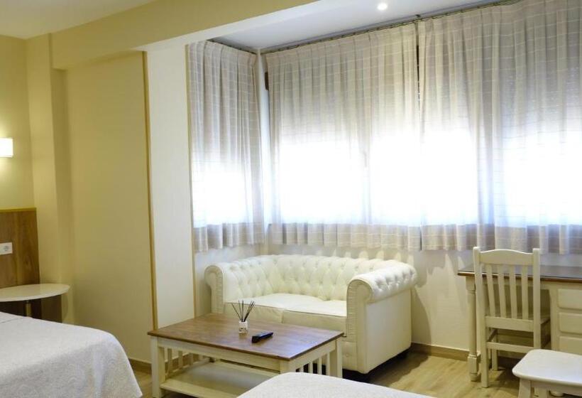 اتاق کلاسیک چهارنفره, Trípolis Toledo