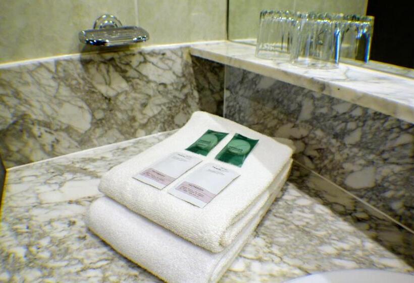 اتاق کلاسیک چهارنفره, Trípolis Toledo