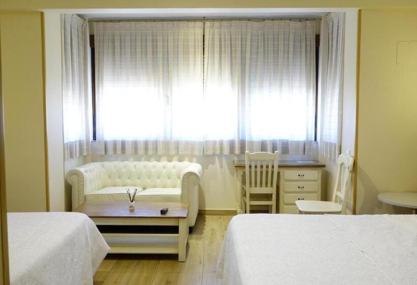 اتاق کلاسیک چهارنفره, Trípolis Toledo