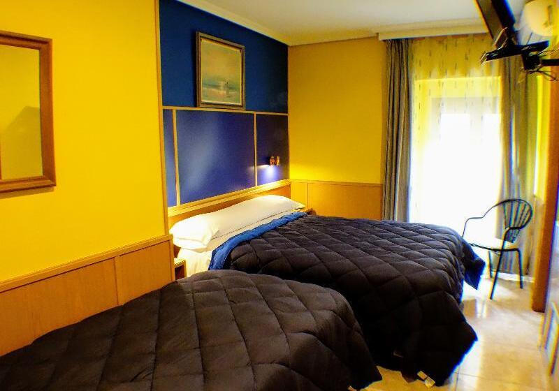 اتاق استاندارد سه نفره, Trípolis Toledo