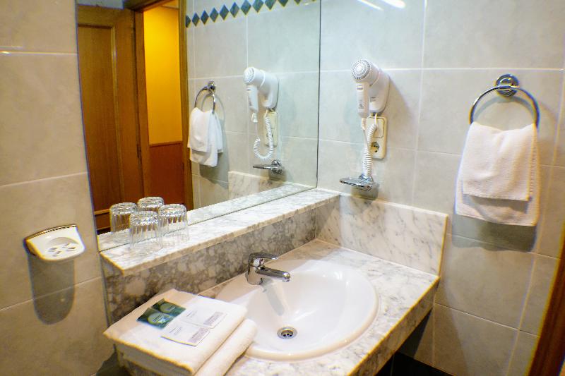 اتاق استاندارد سه نفره, Trípolis Toledo