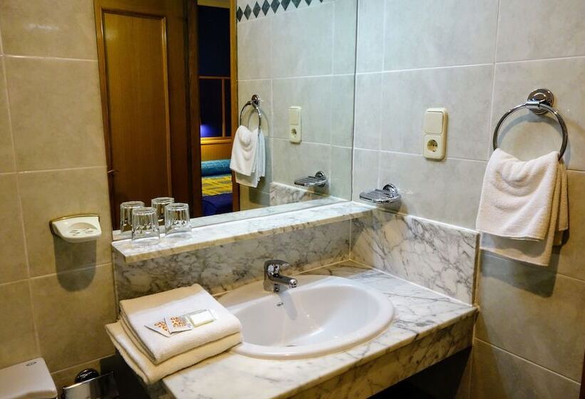 اتاق استاندارد سه نفره, Trípolis Toledo