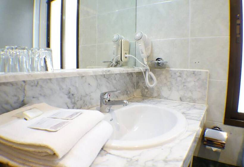 اتاق استاندارد سه نفره, Trípolis Toledo