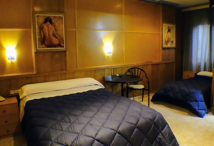 اتاق استاندارد سه نفره, Trípolis Toledo