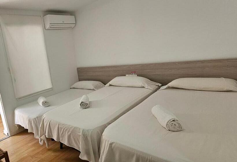 스탠다드 트리플 룸, Hostal Montsant