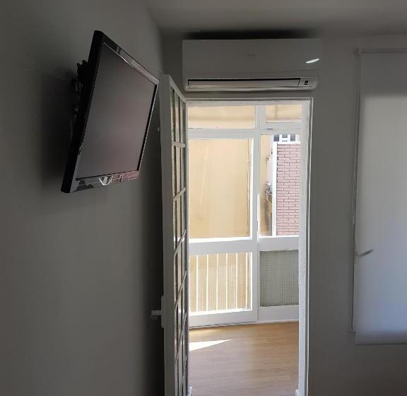 标准间, Hostal Montsant