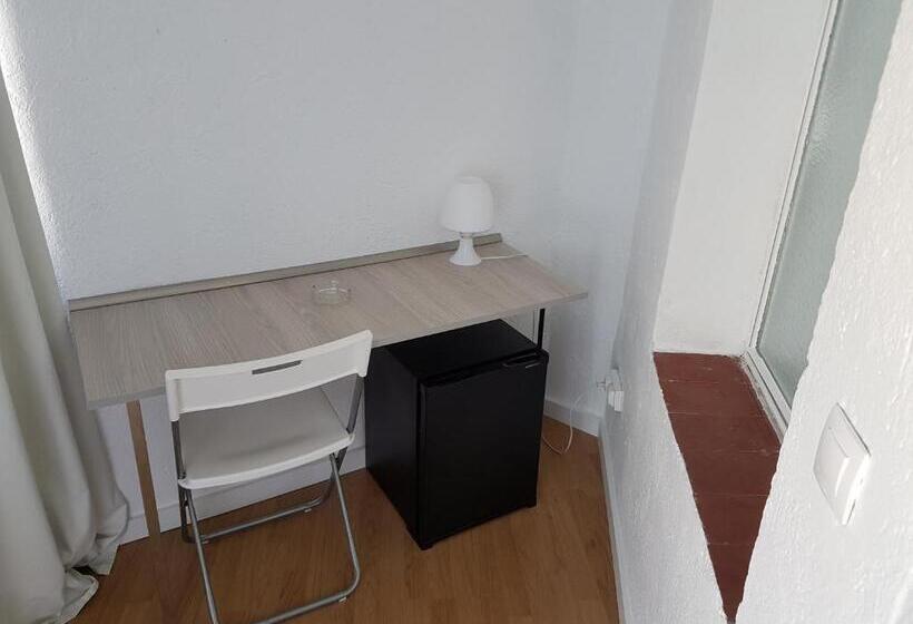 标准间, Hostal Montsant