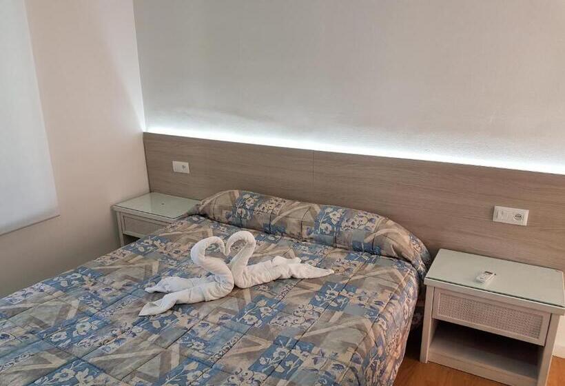 标准间, Hostal Montsant