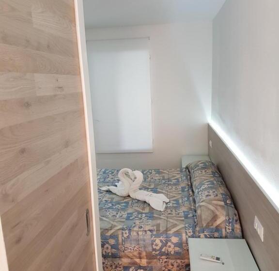 标准间, Hostal Montsant