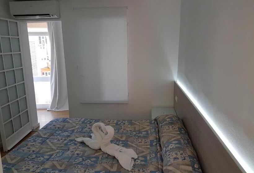 标准间, Hostal Montsant