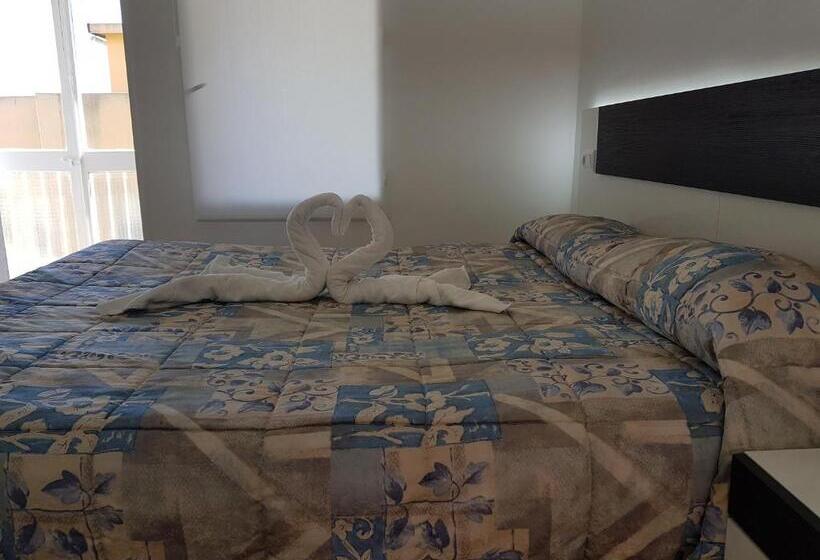 스탠다드 룸, Hostal Montsant