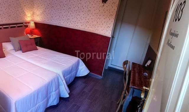 Номер Стандарт с Балконом, Hostal Restaurante Pasaje
