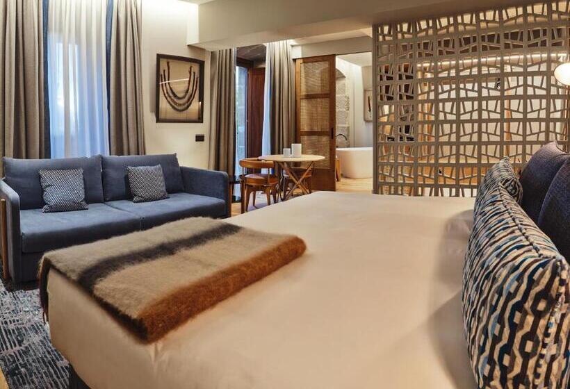 جناح جونيور ديلوكس, Palacio De Samaniego