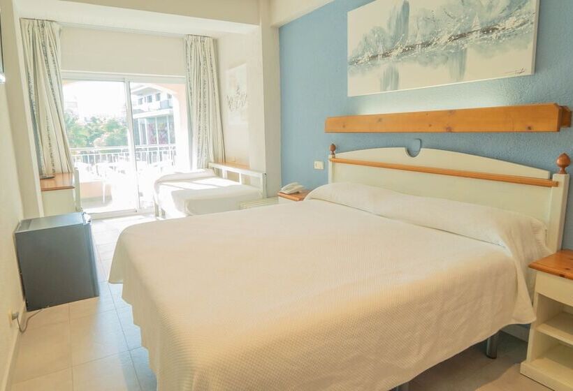 غرفة قياسية ثلاثية مزودة بشرفة, S’agoita