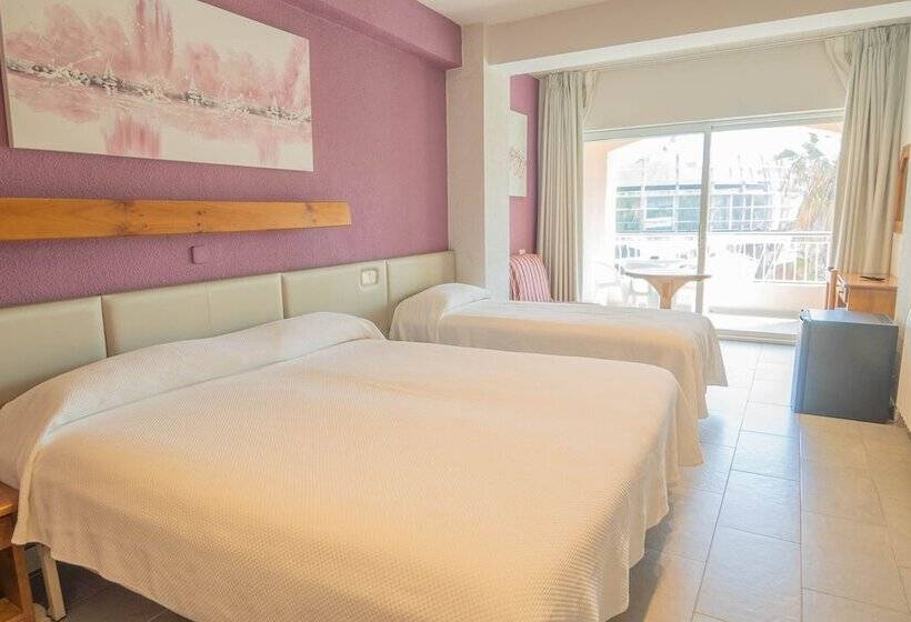 غرفة قياسية ثلاثية مزودة بشرفة, S’agoita