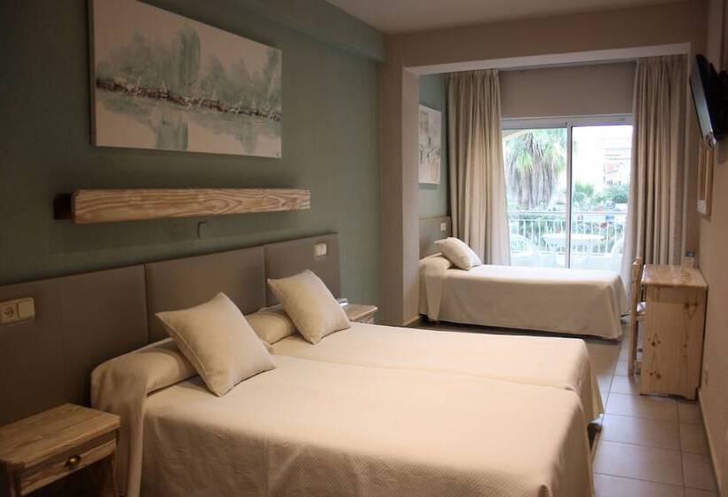 غرفة قياسية ثلاثية مزودة بشرفة, S’agoita