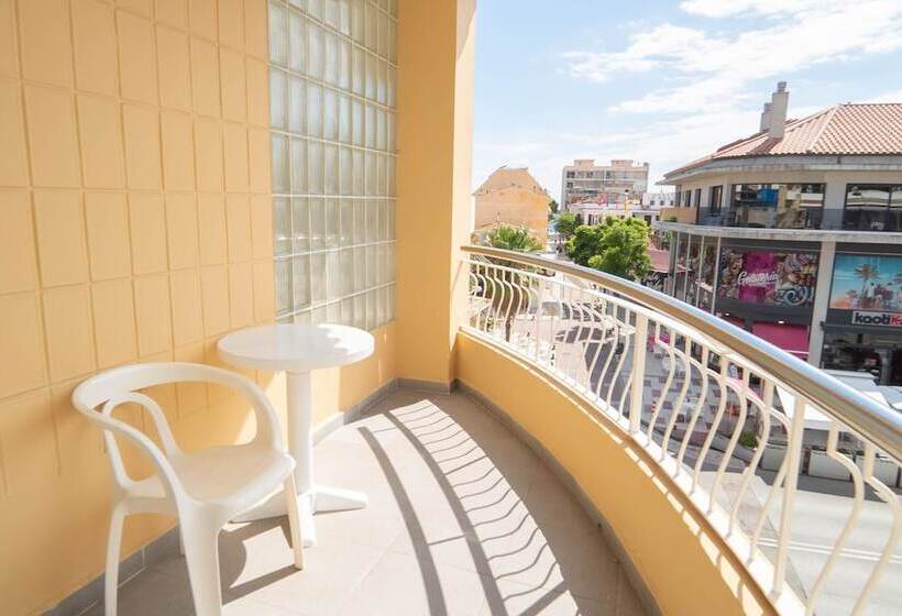 غرفة قياسية فردية مزودة بشُرفة, S’agoita