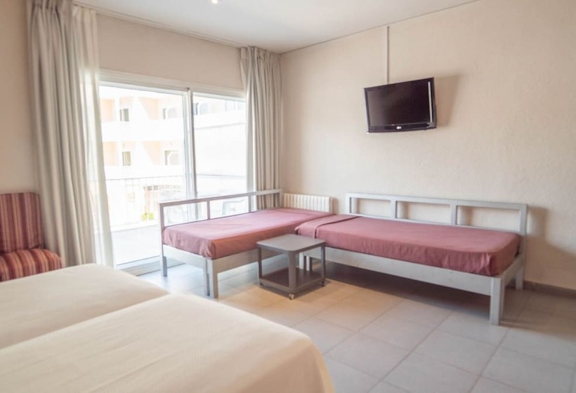 غرفة قياسية رباعية مزودة بشُرفة, S’agoita