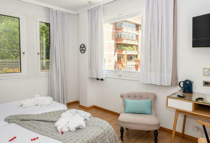 اتاق استاندارد سه نفره, Vilana Hotel Boutique