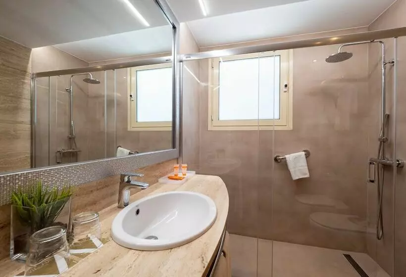 اتاق استاندارد سه نفره, Vilana Hotel Boutique