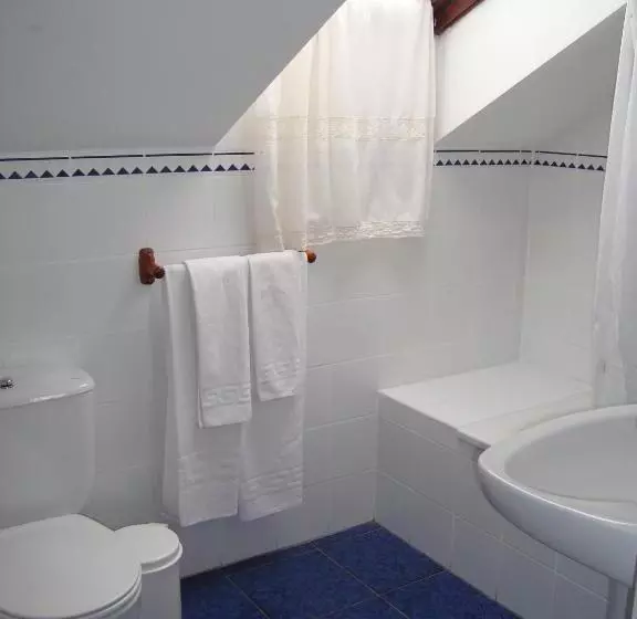 اتاق استاندارد سه نفره, Hosteria Pena Sagra