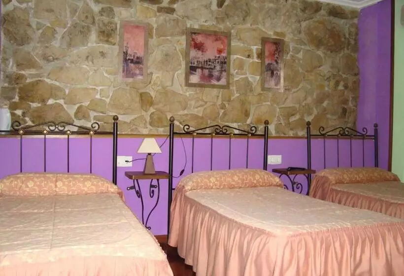 اتاق استاندارد سه نفره, Hosteria Pena Sagra